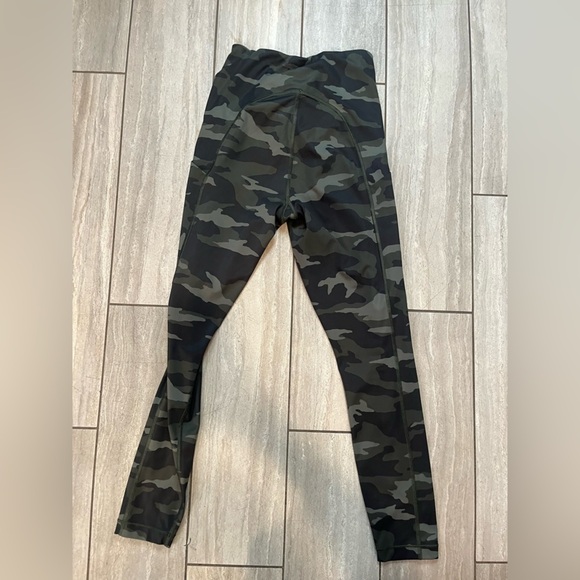 Athleta Women’s Ultimate 7/8 Tight Leggings Camo Stash Pockets Green Size XS - Picture 6 of 7